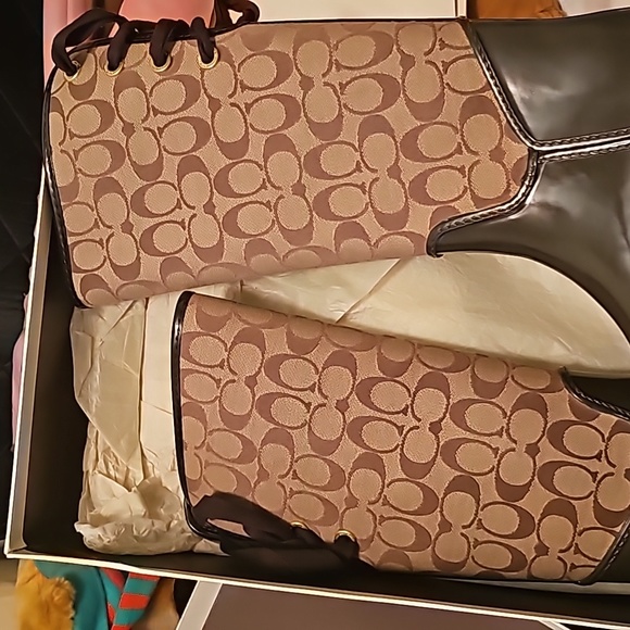 Rain boots - Picture 3 of 5